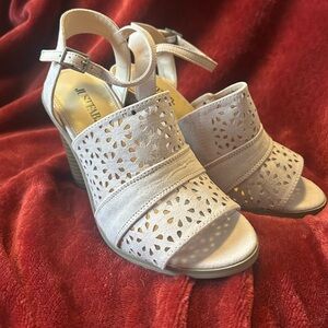JustFab “Spring Dream” Laser-Cut Faux Suede Ankle Strap Sandals Light Beige NWOT